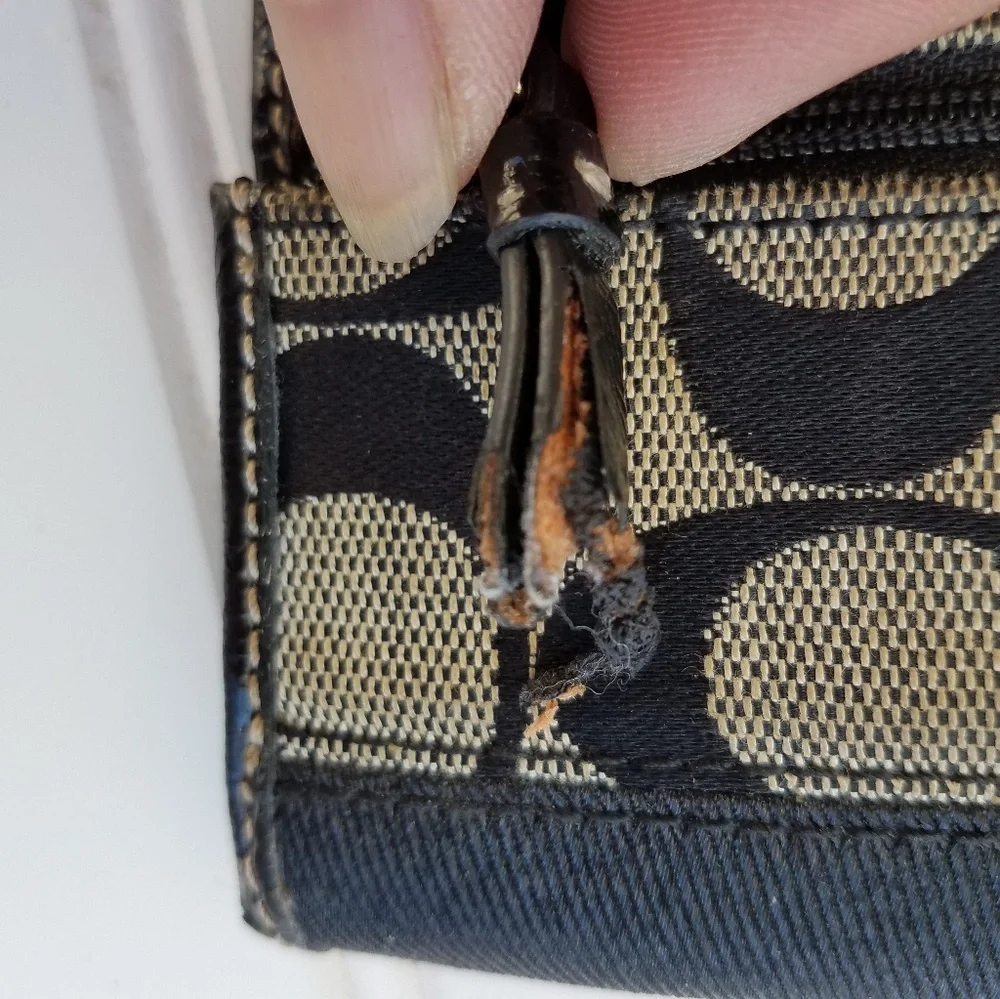 3pc. COACH bundle - Picture 7 of 8